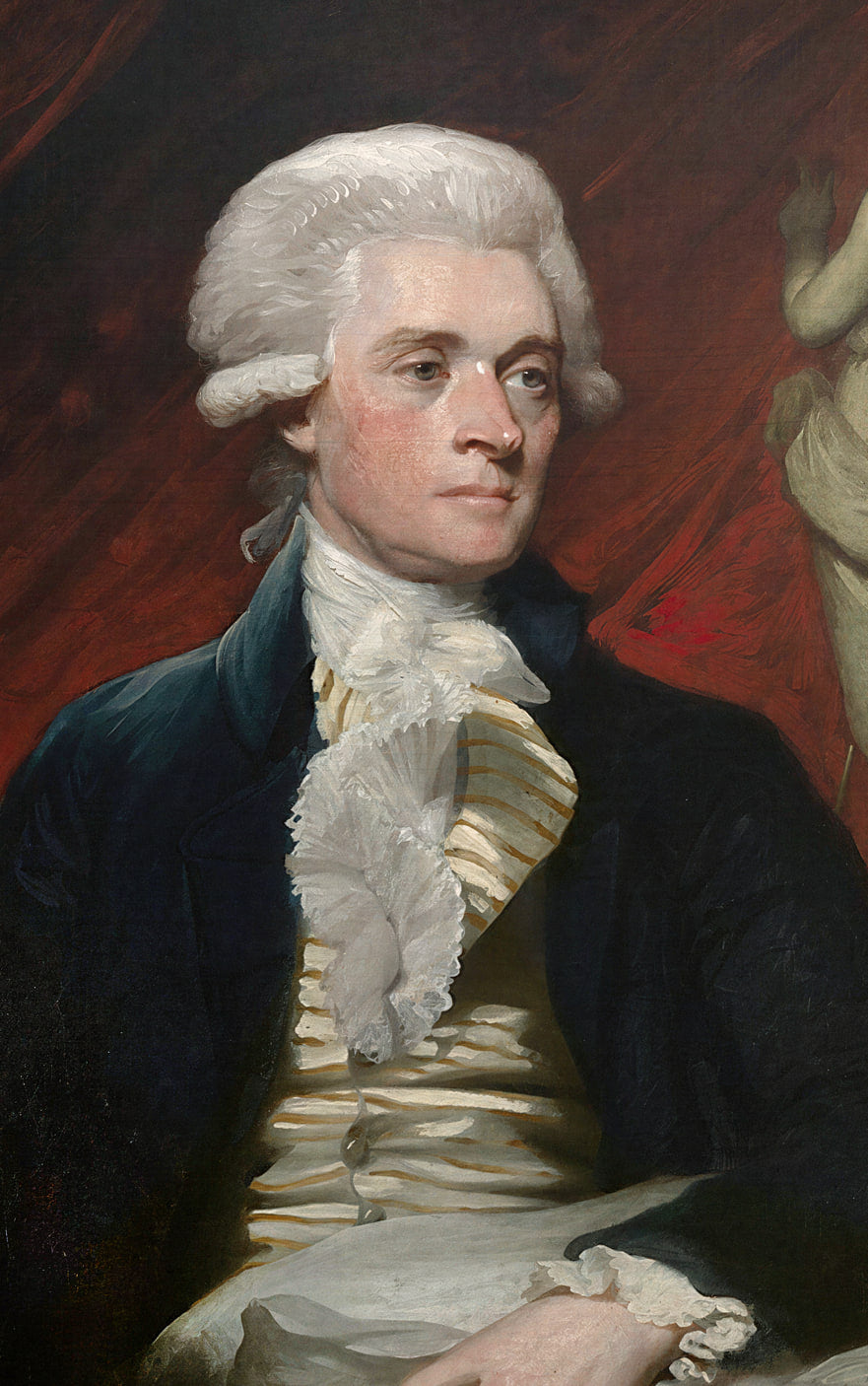 Portrait peint de Thomas Jefferson, en perruque poudrée, habit sombre et jabot de dentelle blanche, devant une tenture rouge.